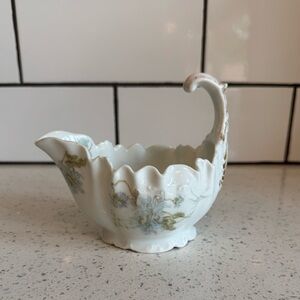🌸 Antique Haviland Limoges Porcelain Gravy Boat – Excellent Condition 🌸